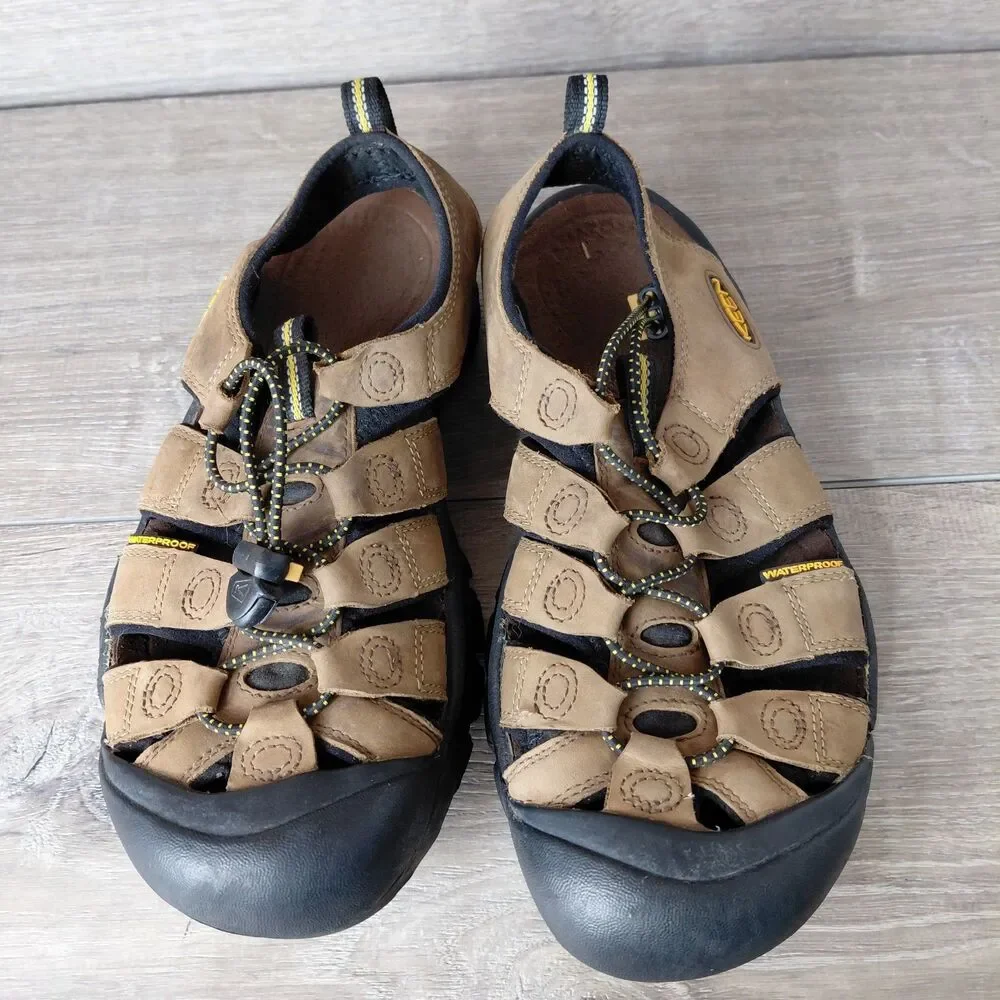 KEEN Newport H2 Sandals Mens 8 Brown Leather Waterproof Hiking Fisherman Shoes